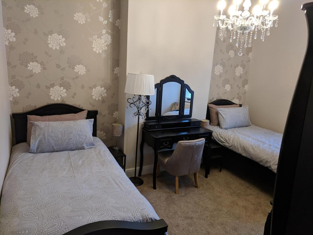 קומב מרטין Lion House Bed & Breakfast With Restaurant מראה חיצוני תמונה